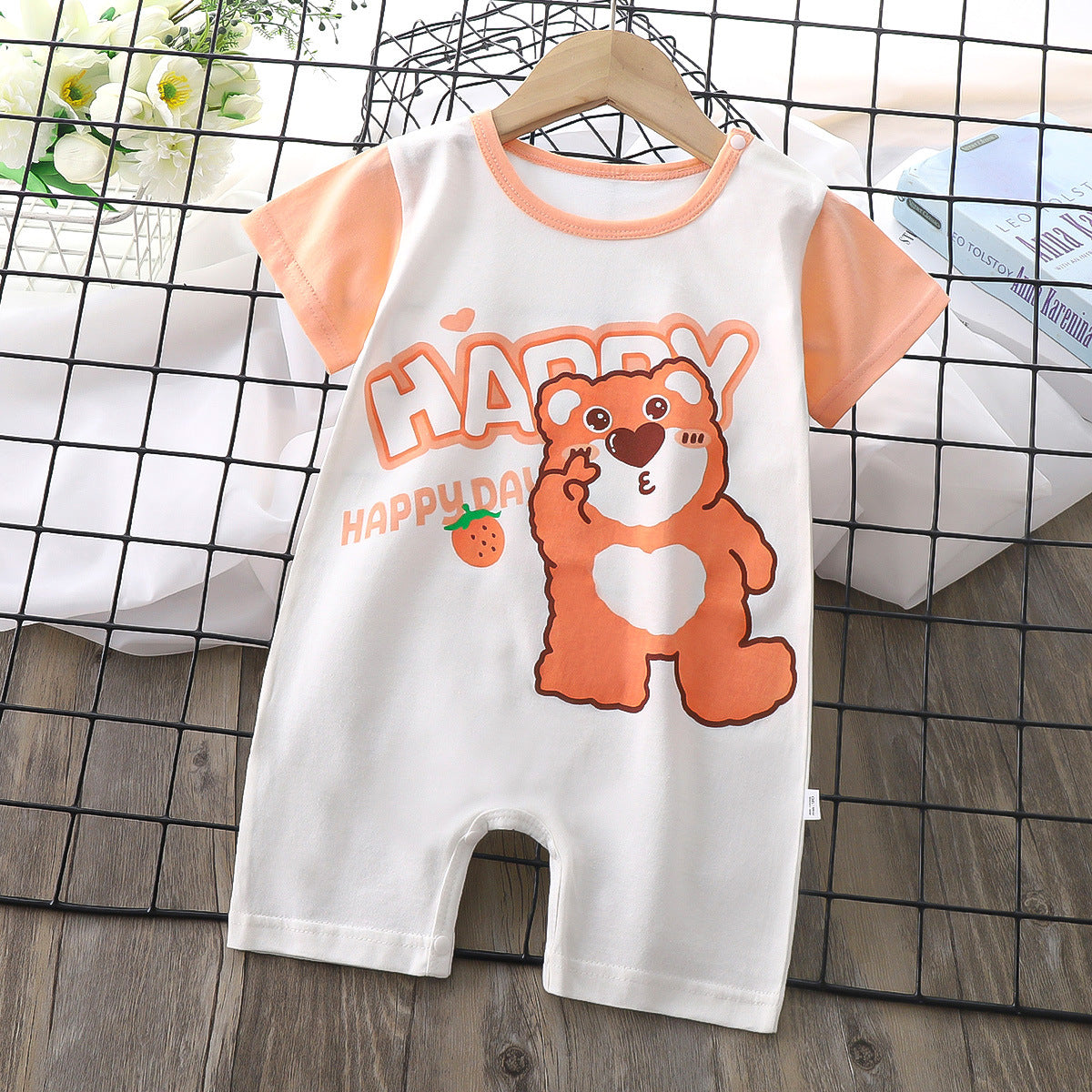 Infant and toddler one-piece crawling clothes, selfie bear